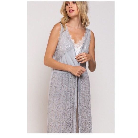 DOVE Grey Lace Detailed Tunic Top w/Cross Cut Slit - Picture 6 of 11